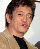 尶