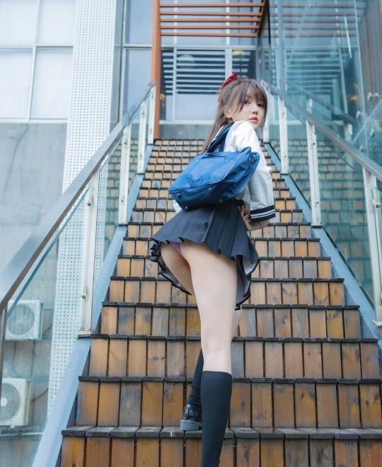 �콵Ů�Ӵ�2¥������δ��ɾӣ��Ѹ������